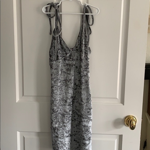 tie shoulder velvet dress! - Picture 1 of 2